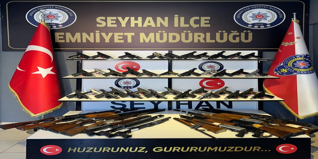 Adana'nın merkez Seyhan ilçesinde, polis ekiplerince düzenlenen operasyon ve denetimlerde 61 ruhsatsız silah ele geçirildi.