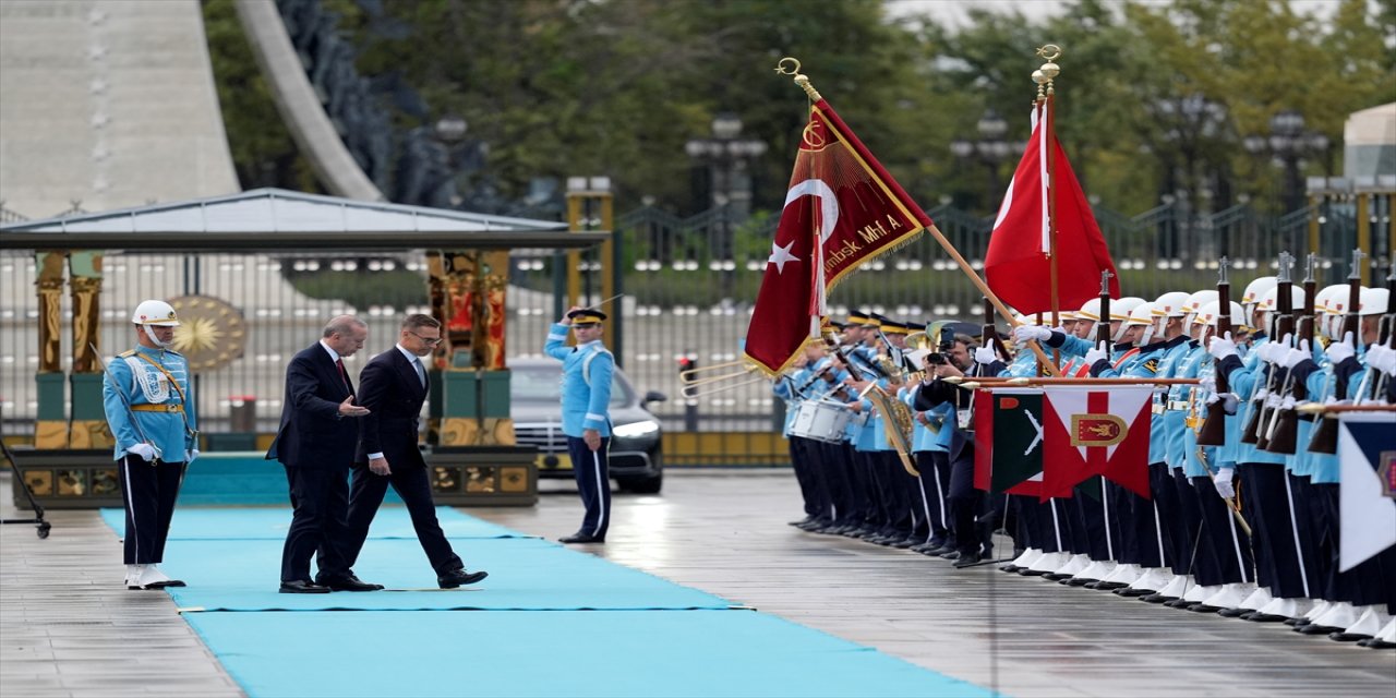 Cumhurbaşkanı Recep Tayyip Erdoğan, Türkiye'yi ziyaret eden Finlandiya Cumhurbaşkanı Alexander Stubb'u resmi törenle karşıladı.