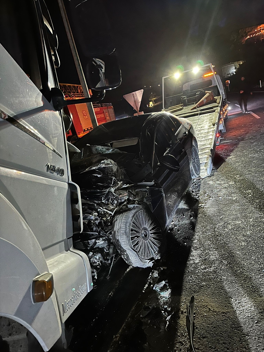 Nevşehir'de tırla çarpışan otomobilin sürücüsü öldü