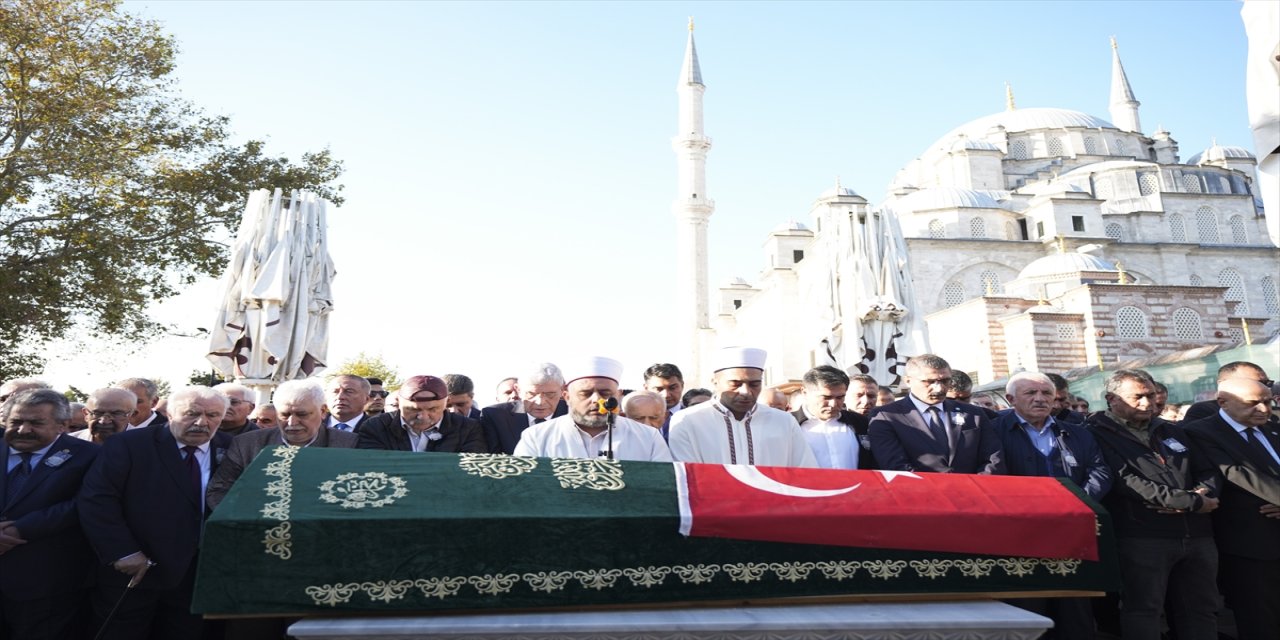 İYİ Parti Genel Başkanı Müsavat Dervişoğlu, hayatını kaybeden Elazığlı iş adamı Mehmet Gül'ün cenaze törenine katıldı.