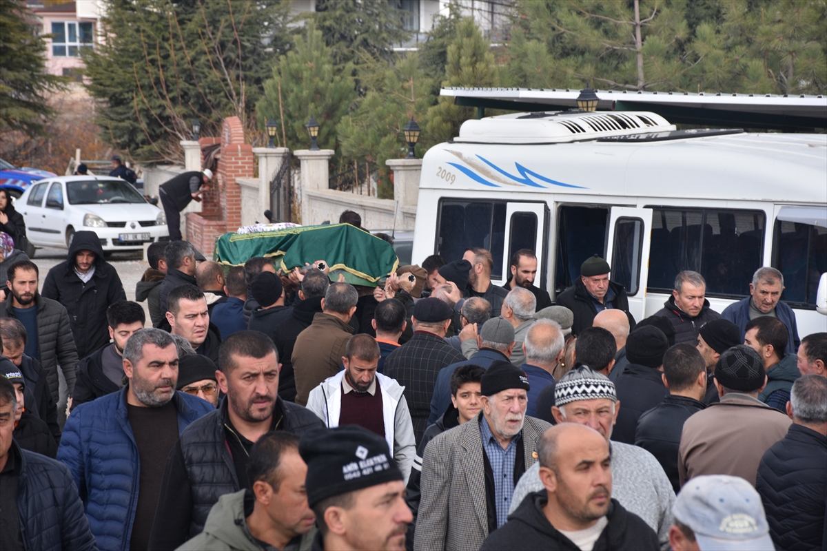 Afyonkarahisar'da restoranda çıkan yangında hayatını kaybeden işçinin cenazesi defnedildi