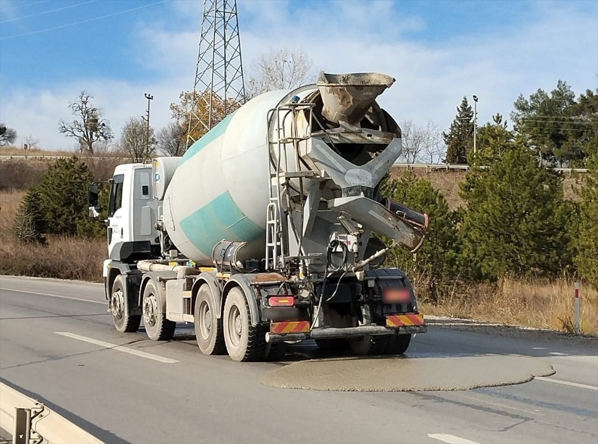 Kırklareli'nde kara yoluna beton döken firmaya 106 bin 229 lira ceza kesildi