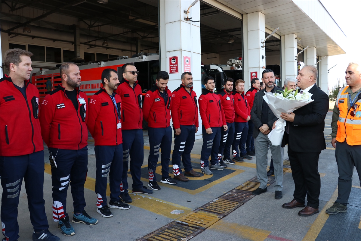 Antalya'da uçakta çıkan yangına 23 saniyede müdahale eden ekibe teşekkür ziyareti