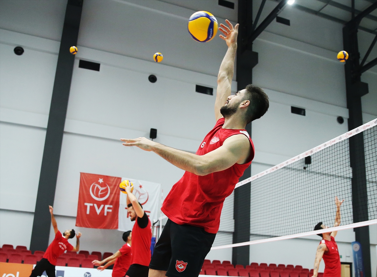 Alanya'nın İranlı voleybolcusu Saadat, takımıyla zirveye çıkmak istiyor