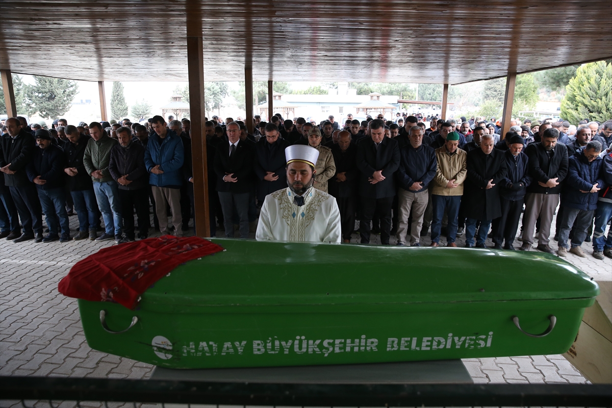 Hatay'da evlerinde zehirlenerek ölen anne ve 3 çocuğunun cenazeleri defnedildi