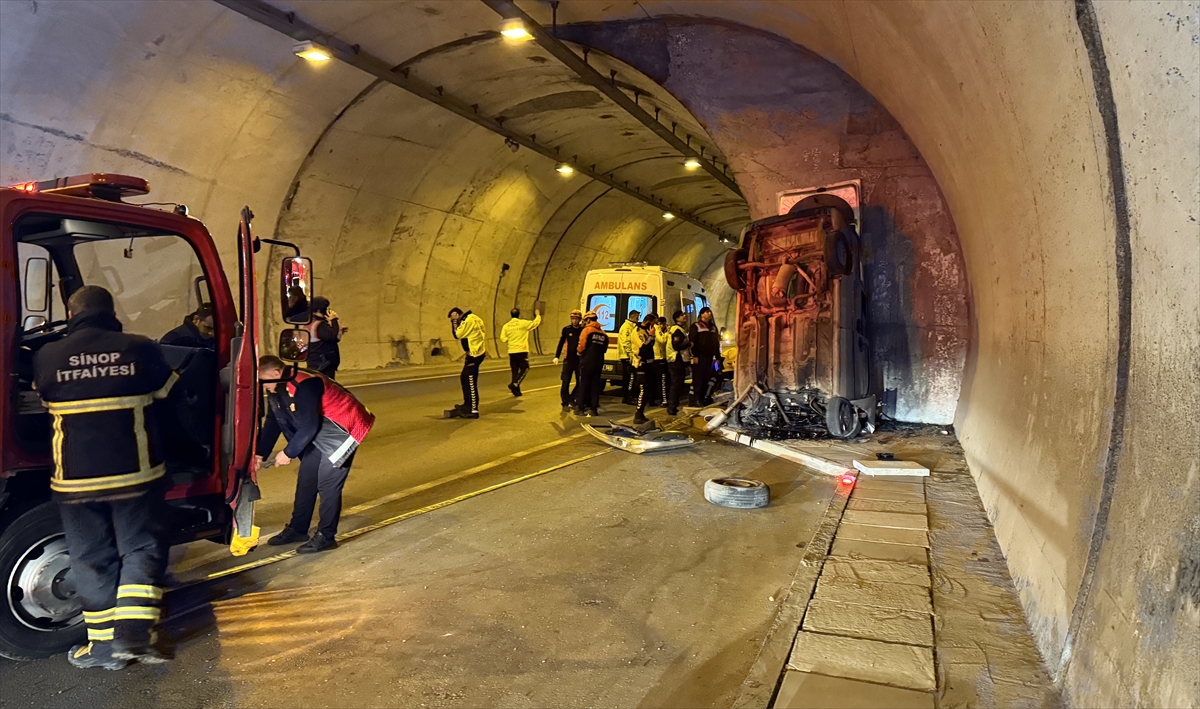 Sinop'ta tünel içinde duvara çarpan kamyonetin sürücüsü öldü