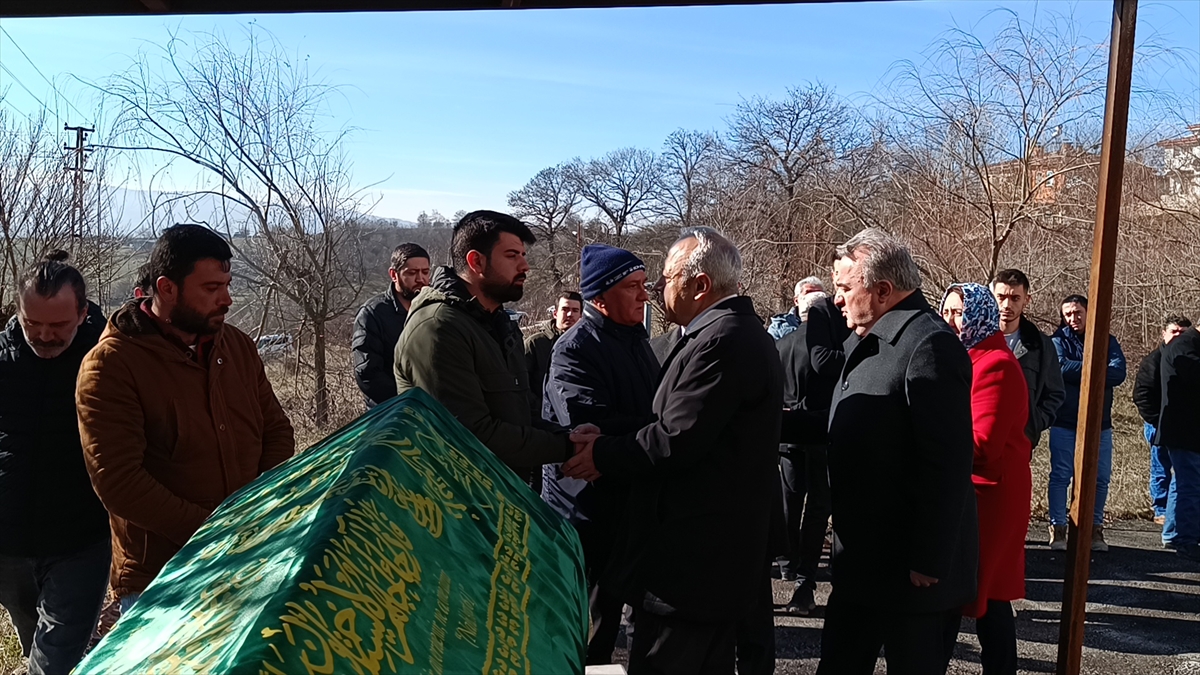 Dünkü kazada vefat eden Kütahya Gediz SGM Müdürü Ateş'in cenazesi Bilecik'te defnedildi