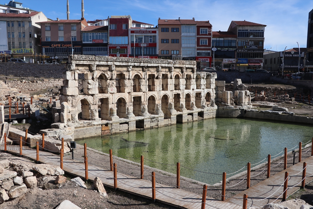 2 bin yıldır 50 derece akan açık termal hamam