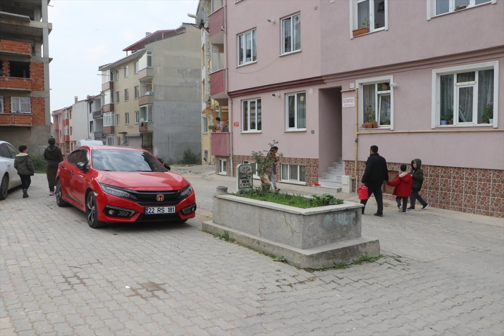 Edirne'de yol ortasında kalan kabir gerçek mi tartışması