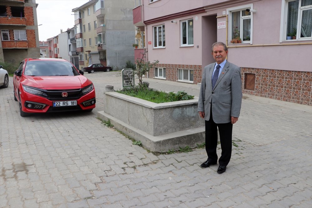 Edirne'de yol ortasında kalan kabir gerçek mi tartışması