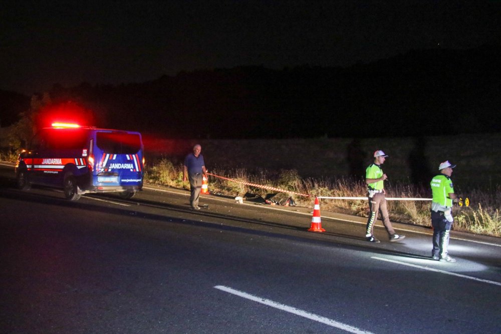 Uşak'ta tırın dorsesine çarpan motosikletin sürücüsü hayatını kaybetti